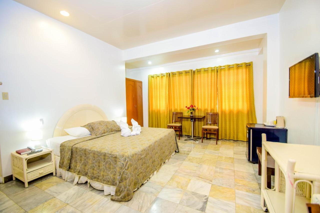 Kalibo Hotel Екстериор снимка